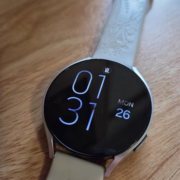 Samsung Smartwatch with Floral Strap - Cream
